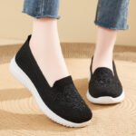 Old Beijing cloth shoes casual fashion embroidered mother shoes - Image 2