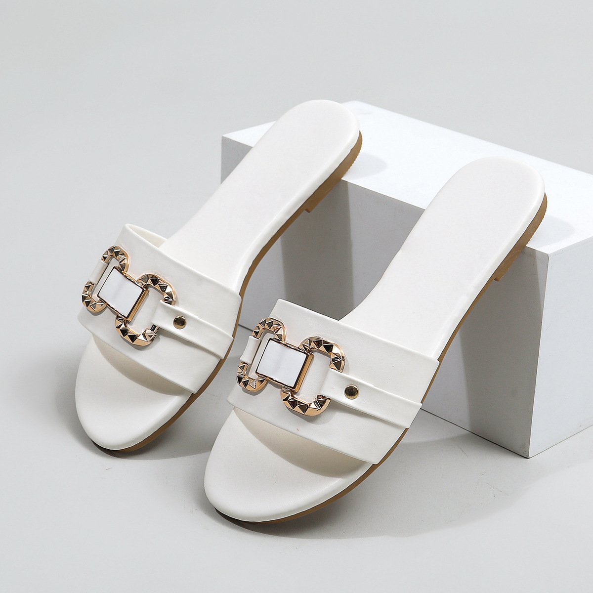 O1CN01xzh5zV1xYu3Rtwhnd_!!2215409186456-0-cib New Spring and Summer Women's Flat Low-Heeled Sandals Are Lightweight and Non-Slip - Image 1